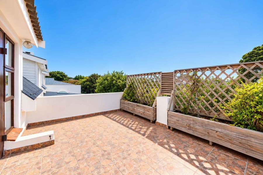 5 Bedroom Property for Sale in Fisherhaven Western Cape